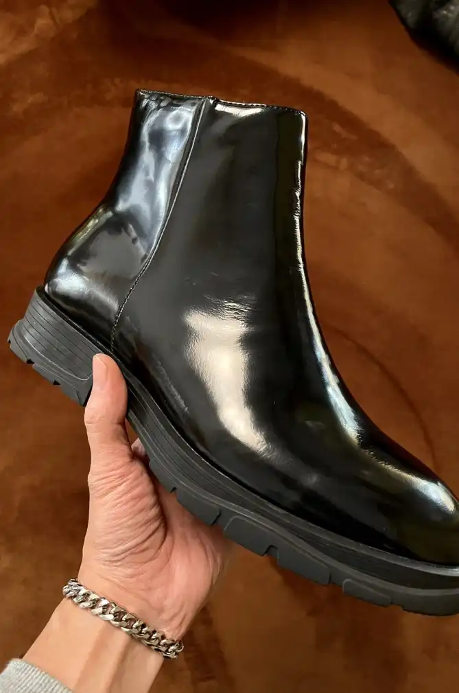 hype McQueen Boots