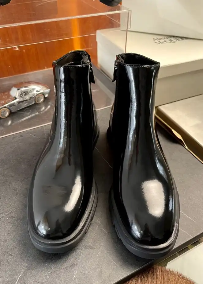 hype McQueen Boots