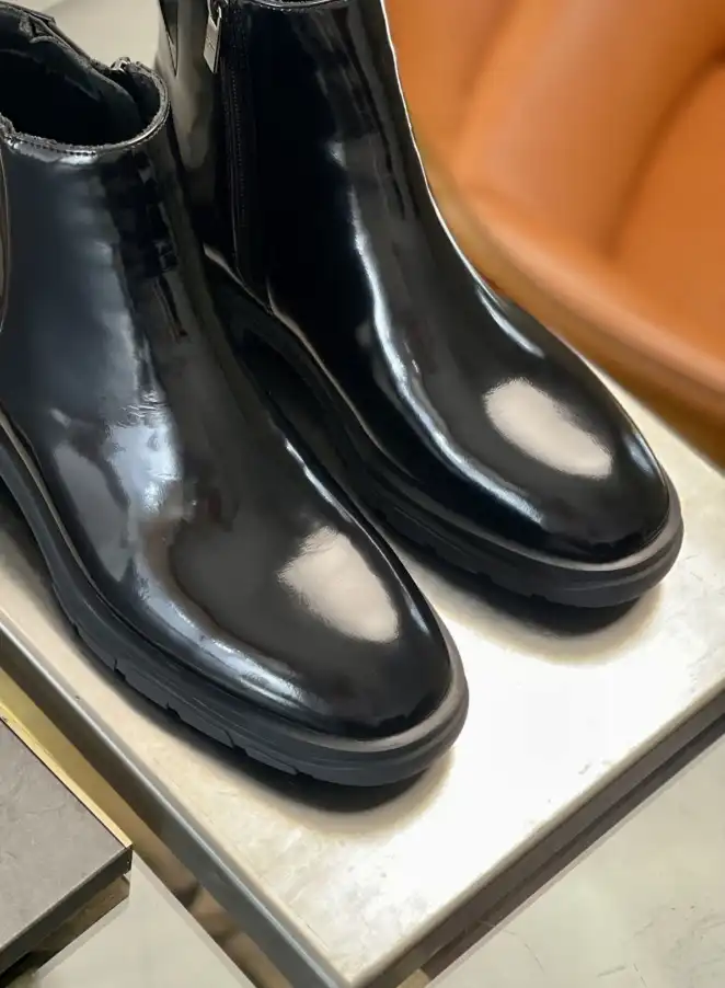 hype McQueen Boots