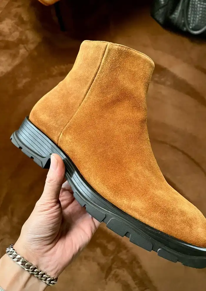 hype McQueen Boots