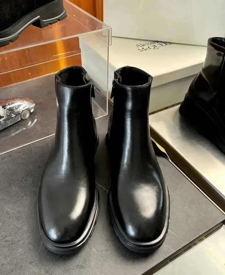 hype McQueen Boots