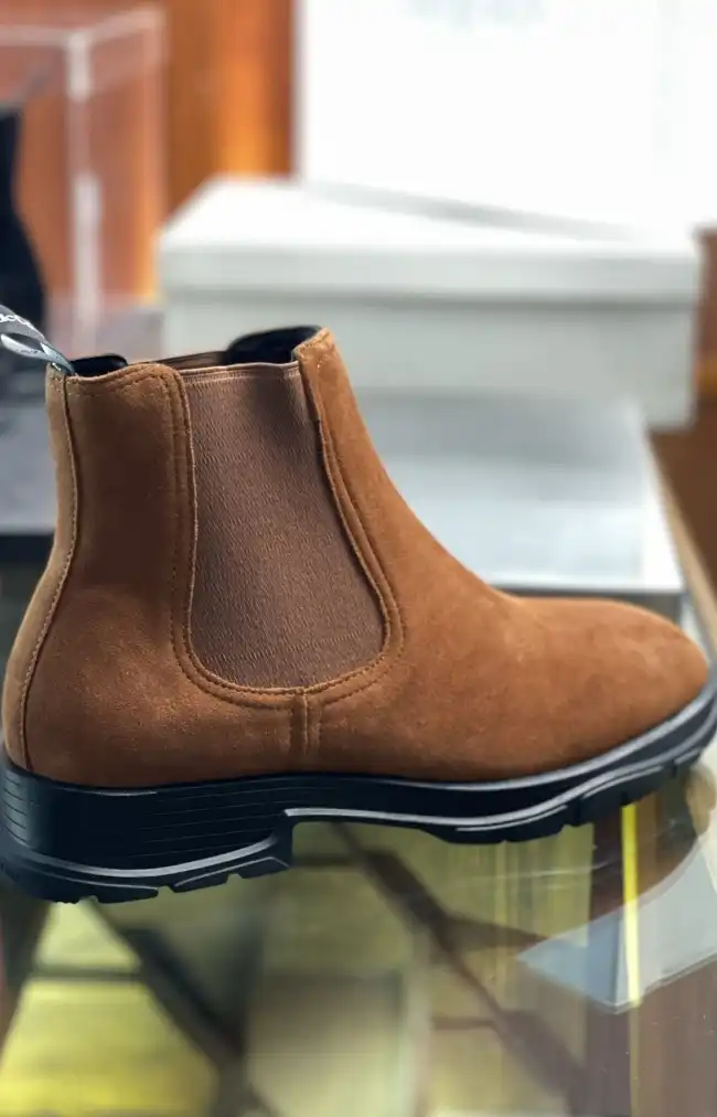 hype McQueen Boots