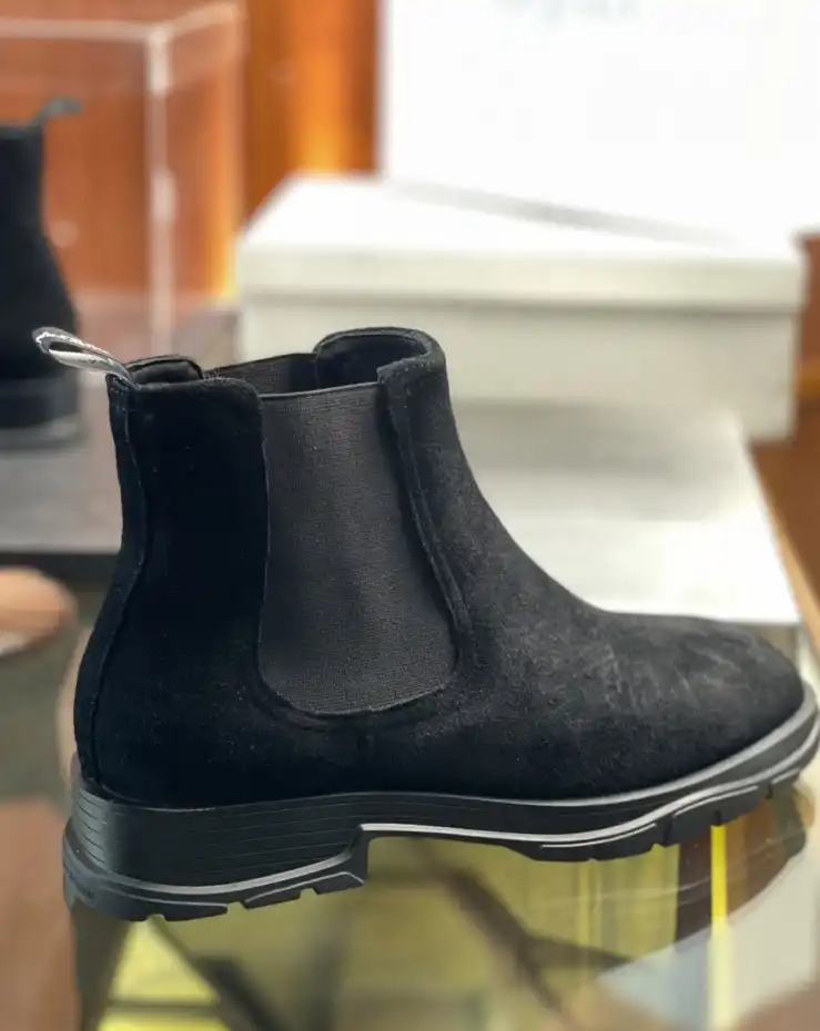 hype McQueen Boots