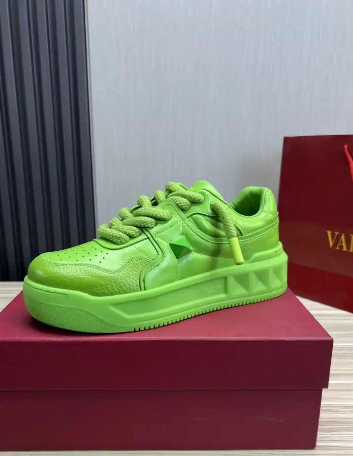 hype Valentino Sneakers