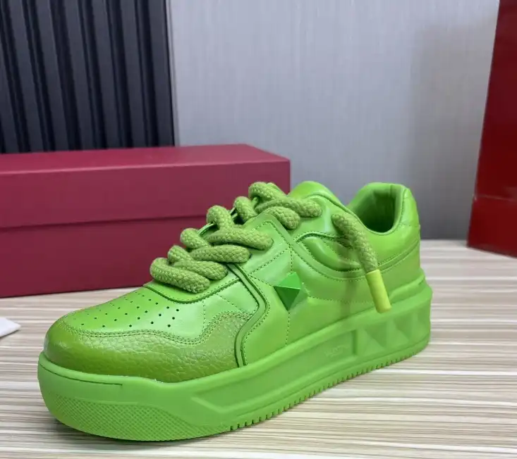 hype Valentino Sneakers