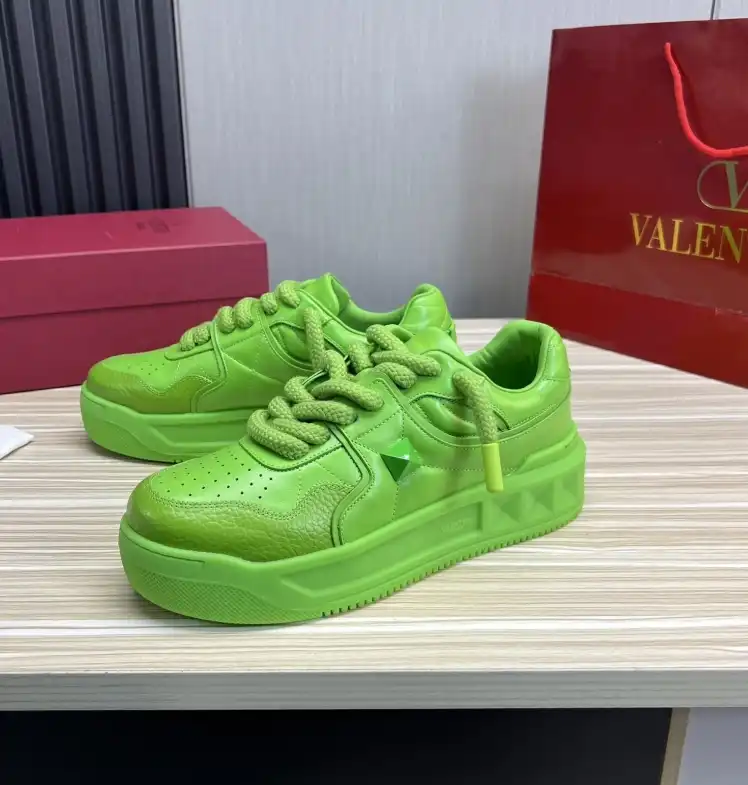 hype Valentino Sneakers