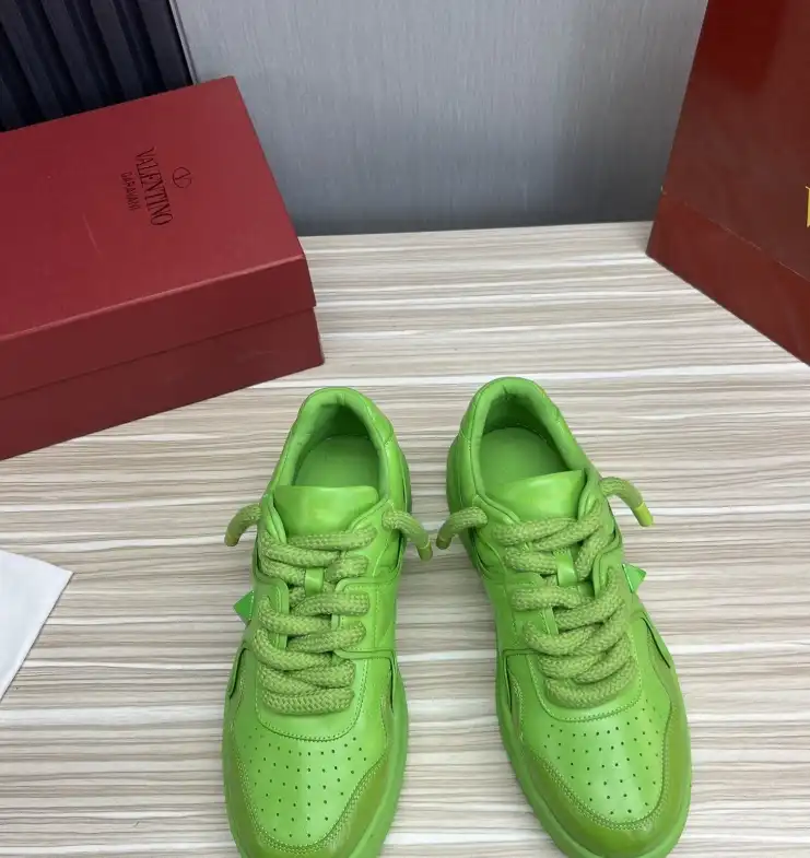 hype Valentino Sneakers