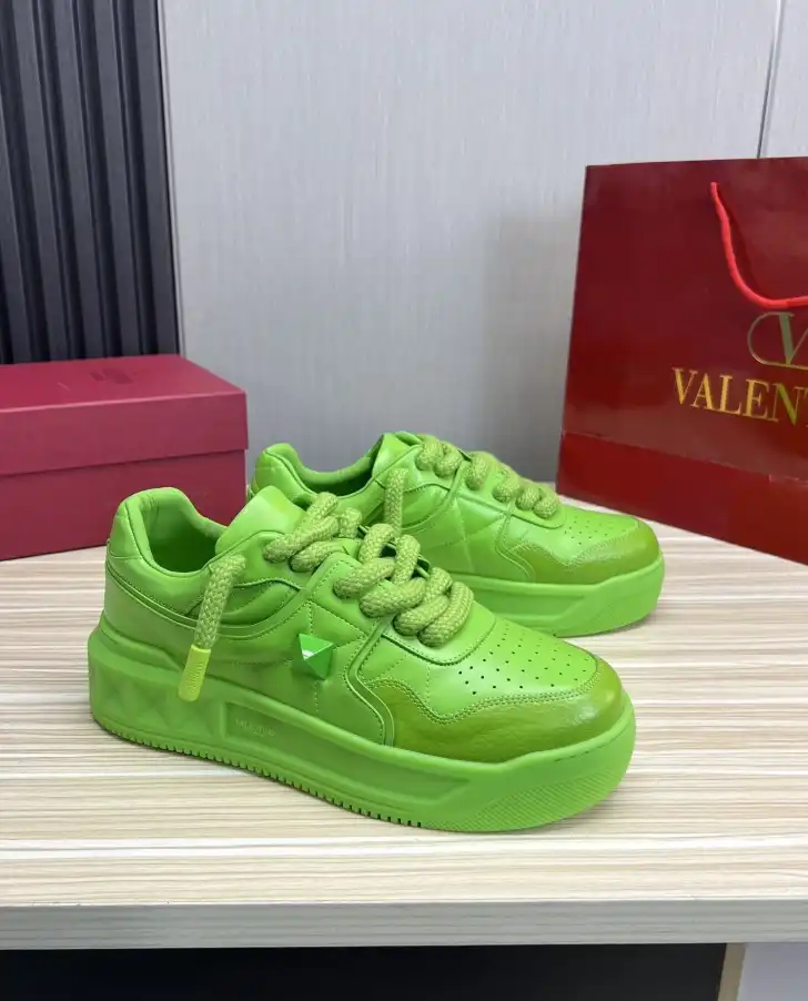 hype Valentino Sneakers