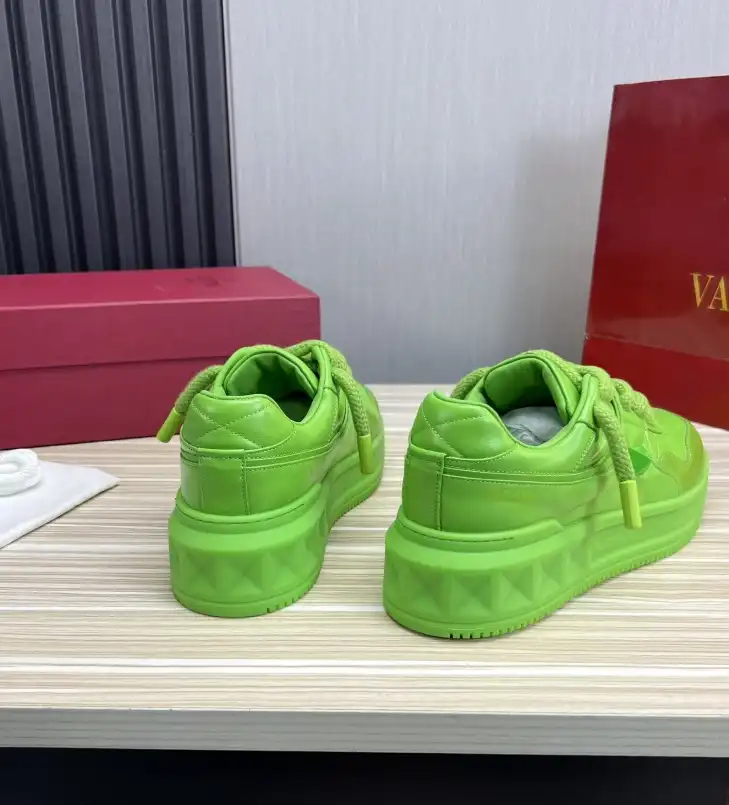 hype Valentino Sneakers