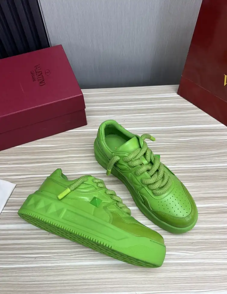 hype Valentino Sneakers