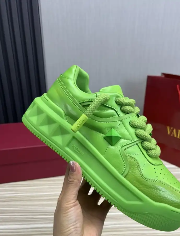 hype Valentino Sneakers