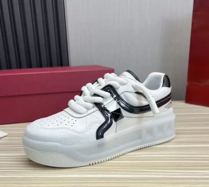 hype Valentino Sneakers