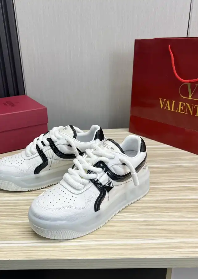 hype Valentino Sneakers