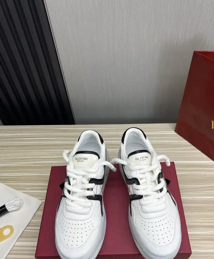 hype Valentino Sneakers