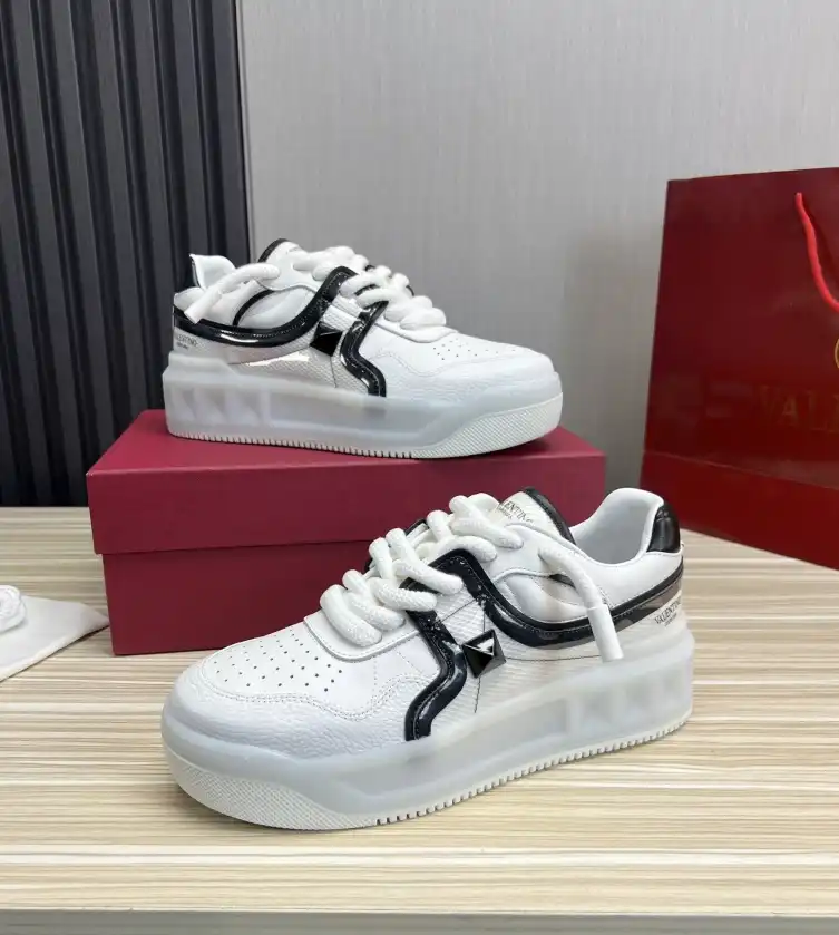 hype Valentino Sneakers