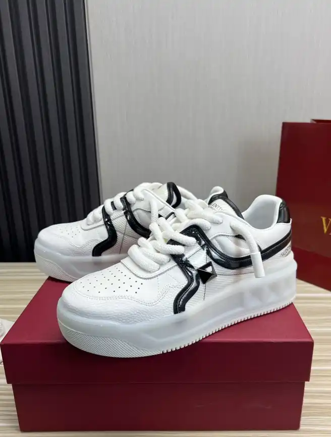 hype Valentino Sneakers