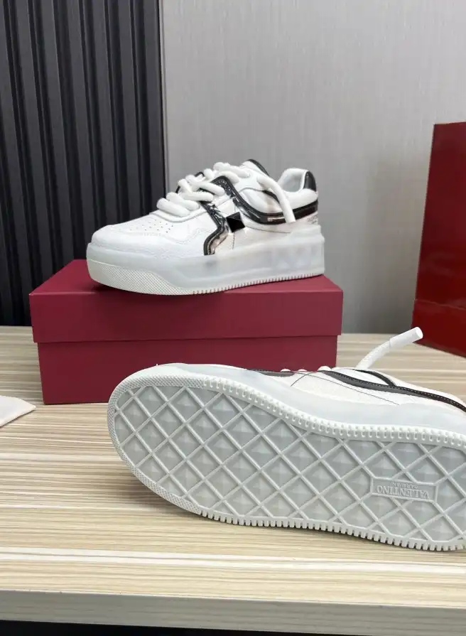 hype Valentino Sneakers