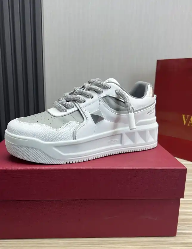 hype Valentino Sneakers