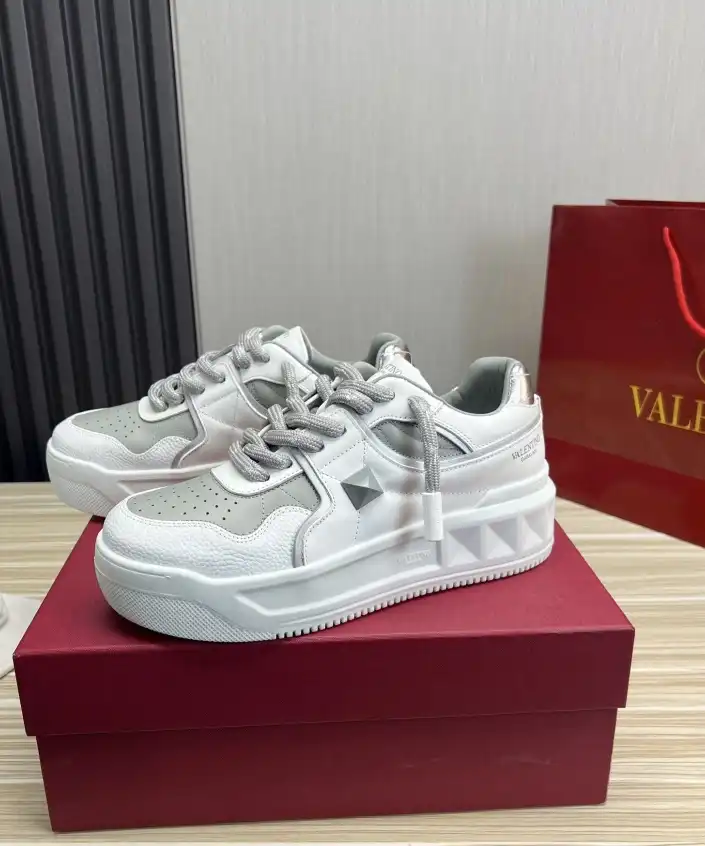 hype Valentino Sneakers