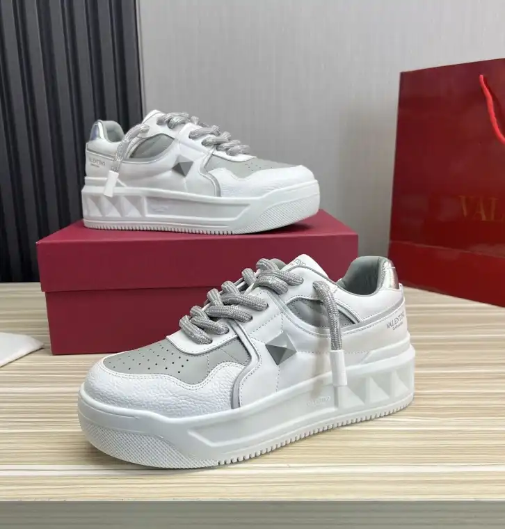 hype Valentino Sneakers