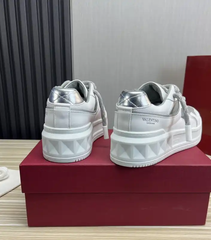 hype Valentino Sneakers