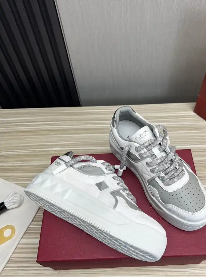 hype Valentino Sneakers