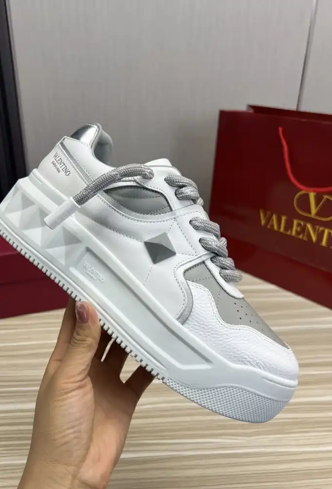 hype Valentino Sneakers