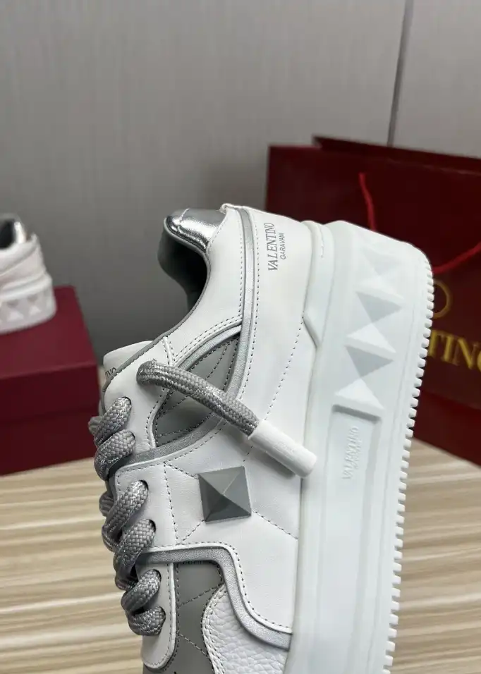 hype Valentino Sneakers