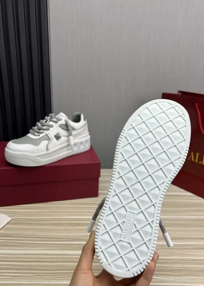 hype Valentino Sneakers