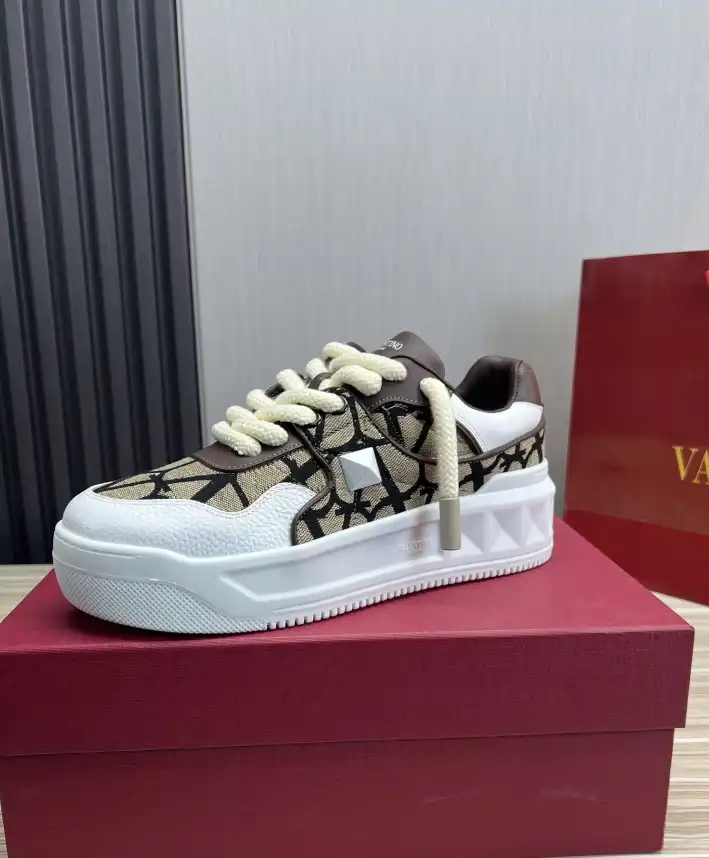 hype Valentino Sneakers