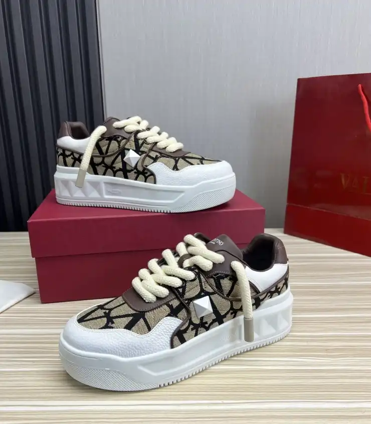 hype Valentino Sneakers