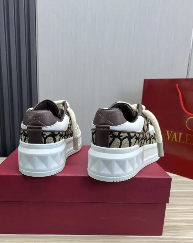 hype Valentino Sneakers