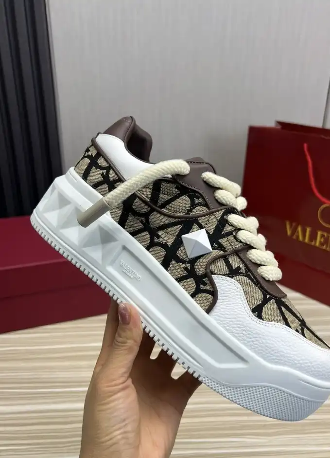 hype Valentino Sneakers