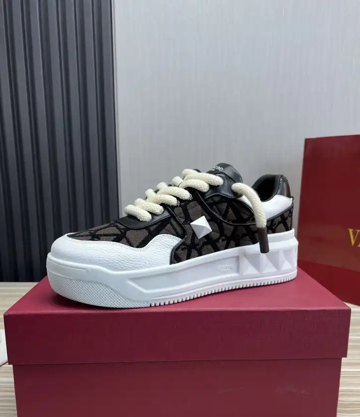 hype Valentino Sneakers