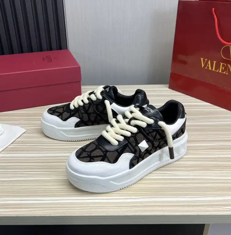 hype Valentino Sneakers