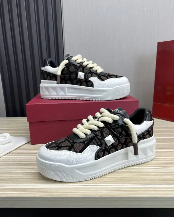 hype Valentino Sneakers