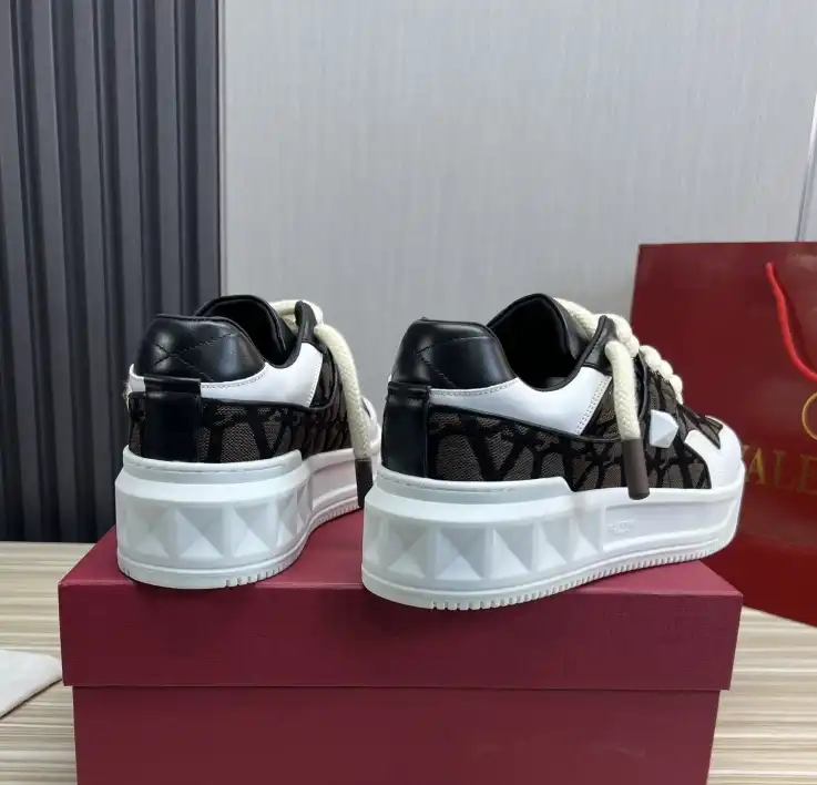 hype Valentino Sneakers