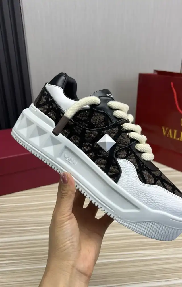 hype Valentino Sneakers