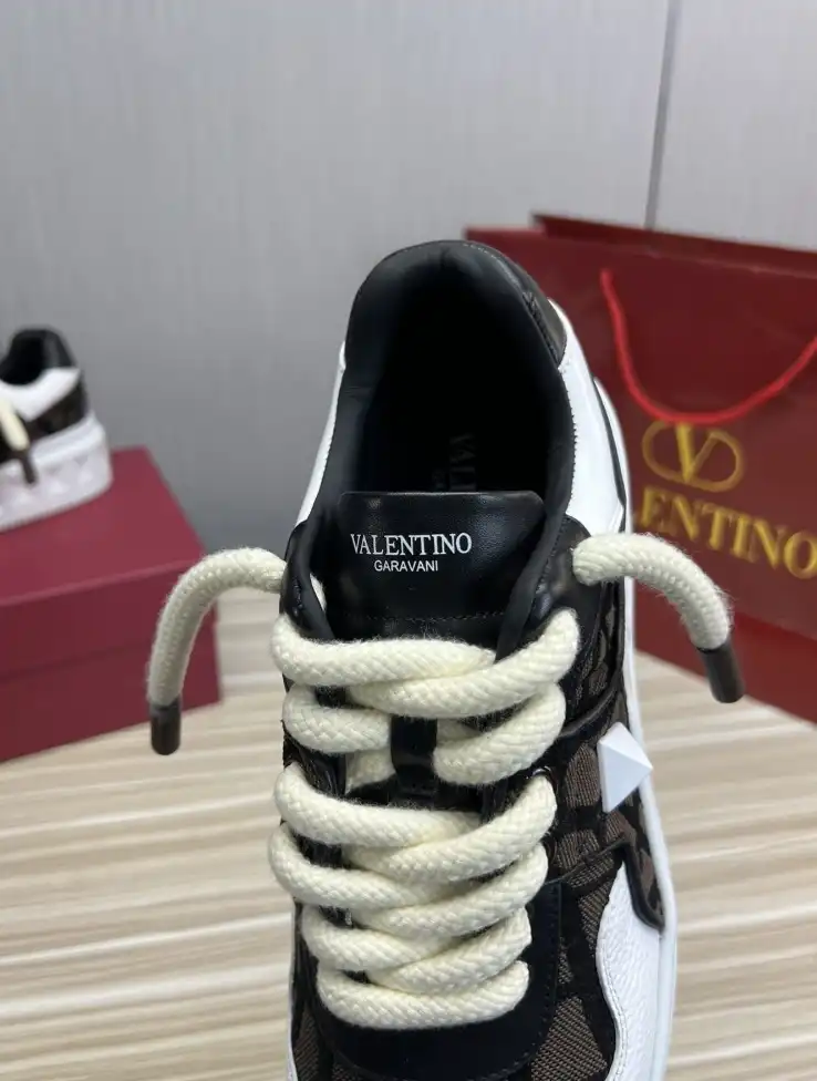 hype Valentino Sneakers