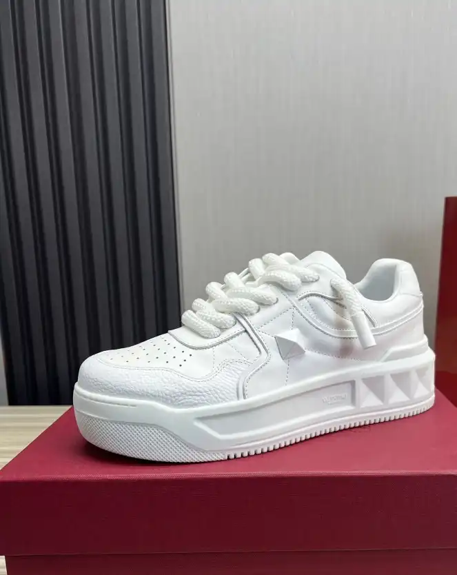 hype Valentino Sneakers