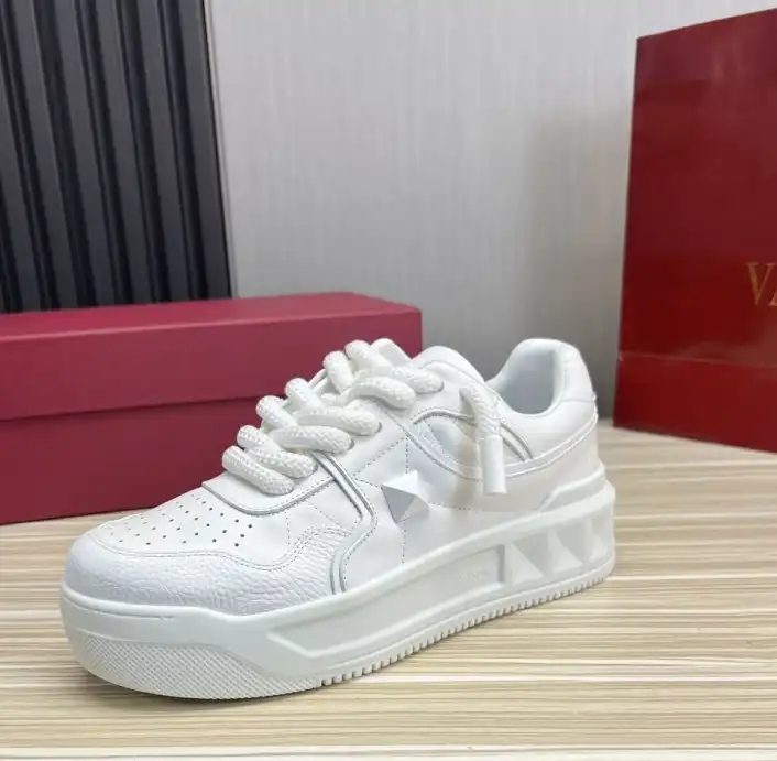 hype Valentino Sneakers