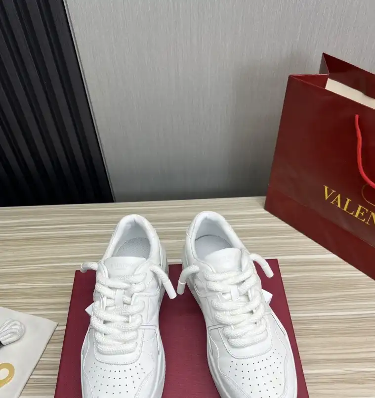 hype Valentino Sneakers