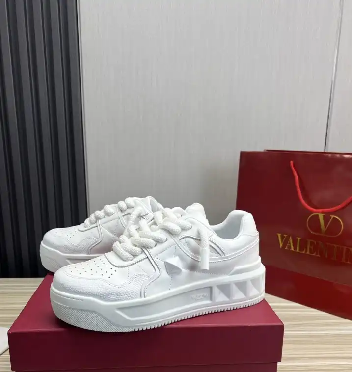 hype Valentino Sneakers