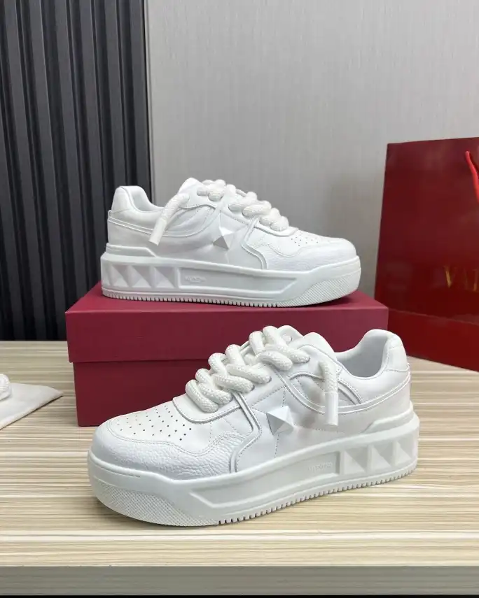 hype Valentino Sneakers