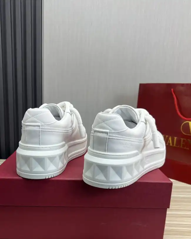 hype Valentino Sneakers