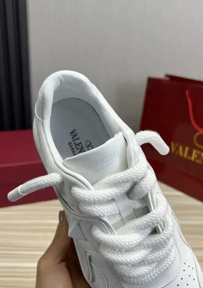 hype Valentino Sneakers