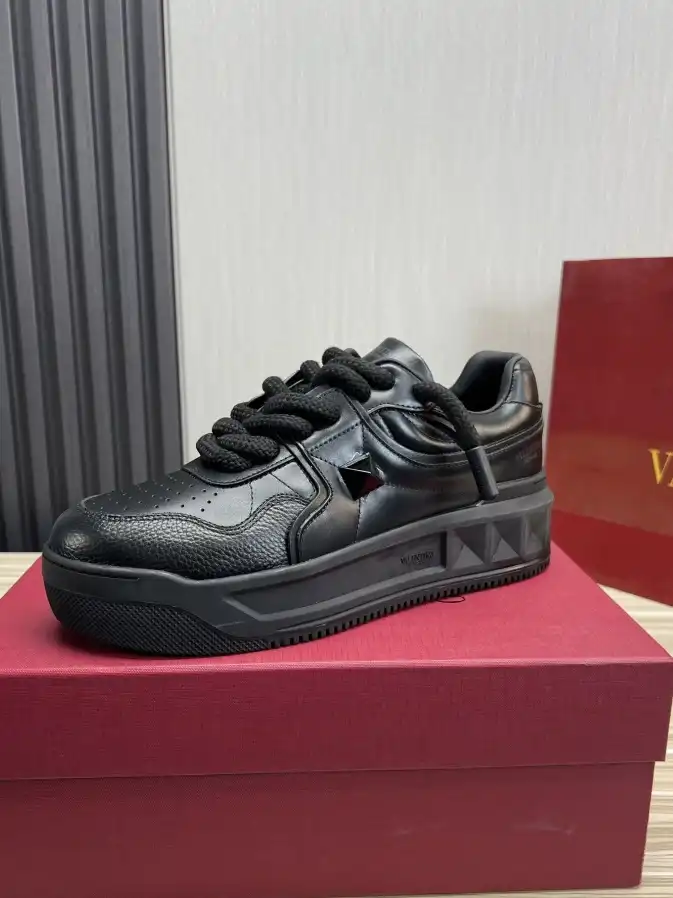 hype Valentino Sneakers