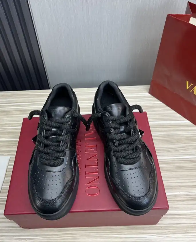 hype Valentino Sneakers