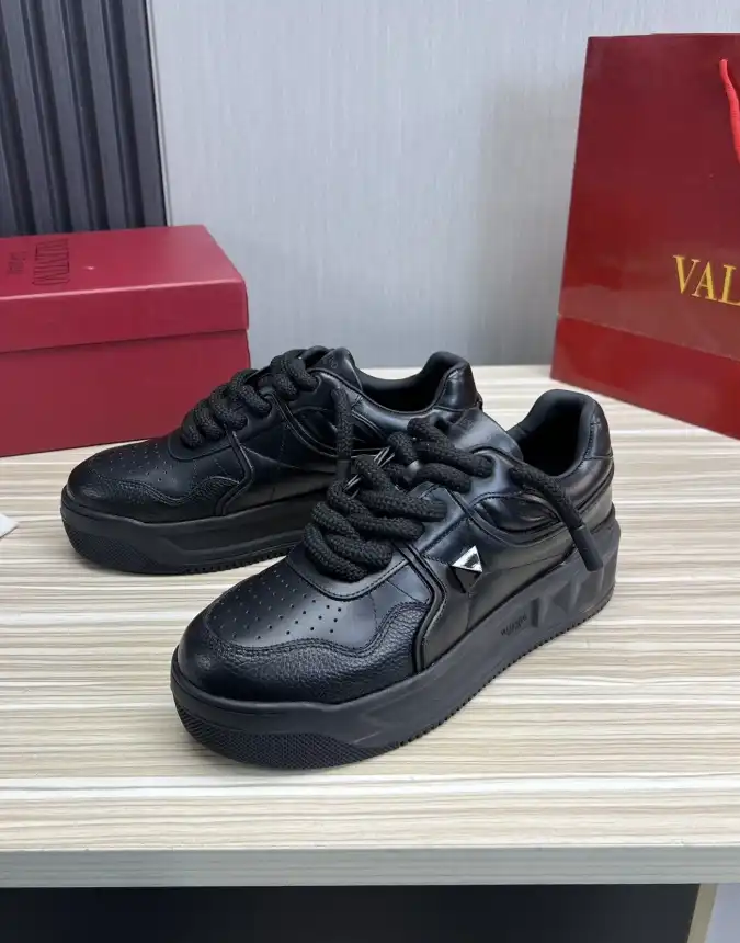 hype Valentino Sneakers