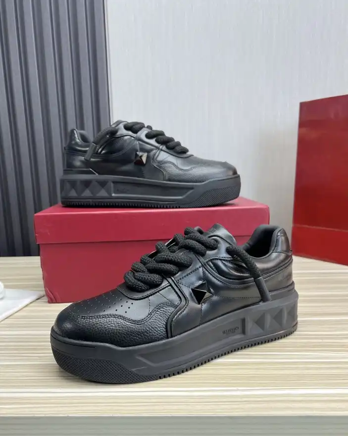 hype Valentino Sneakers